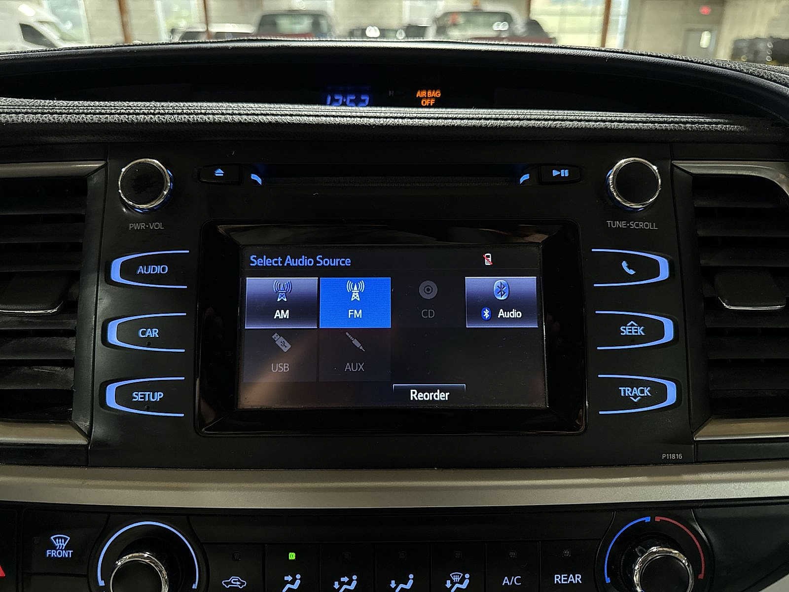 Thumbnail: 2019 Toyota Highlander - 21