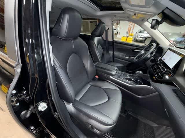 Thumbnail: 2025 Toyota Highlander - 16