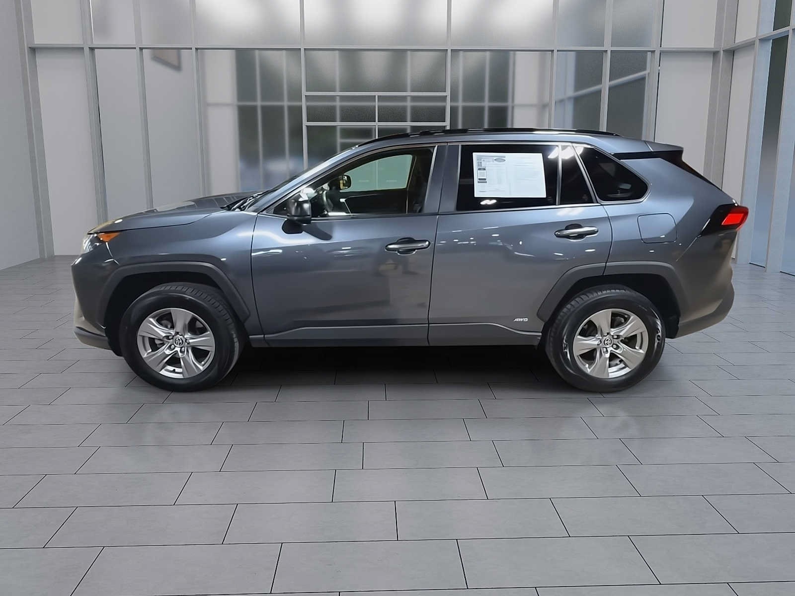 Thumbnail: 2022 Toyota RAV4 - 4