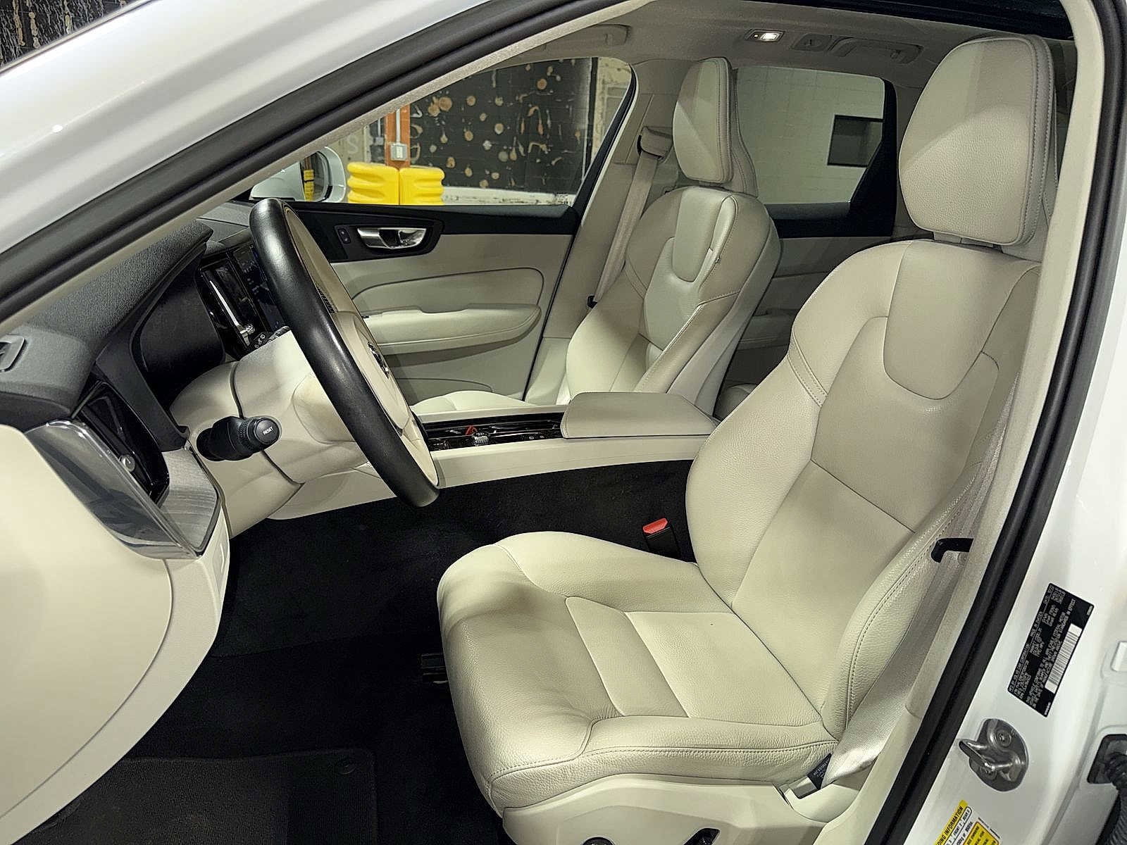 Thumbnail: 2023 Volvo XC60 - 15