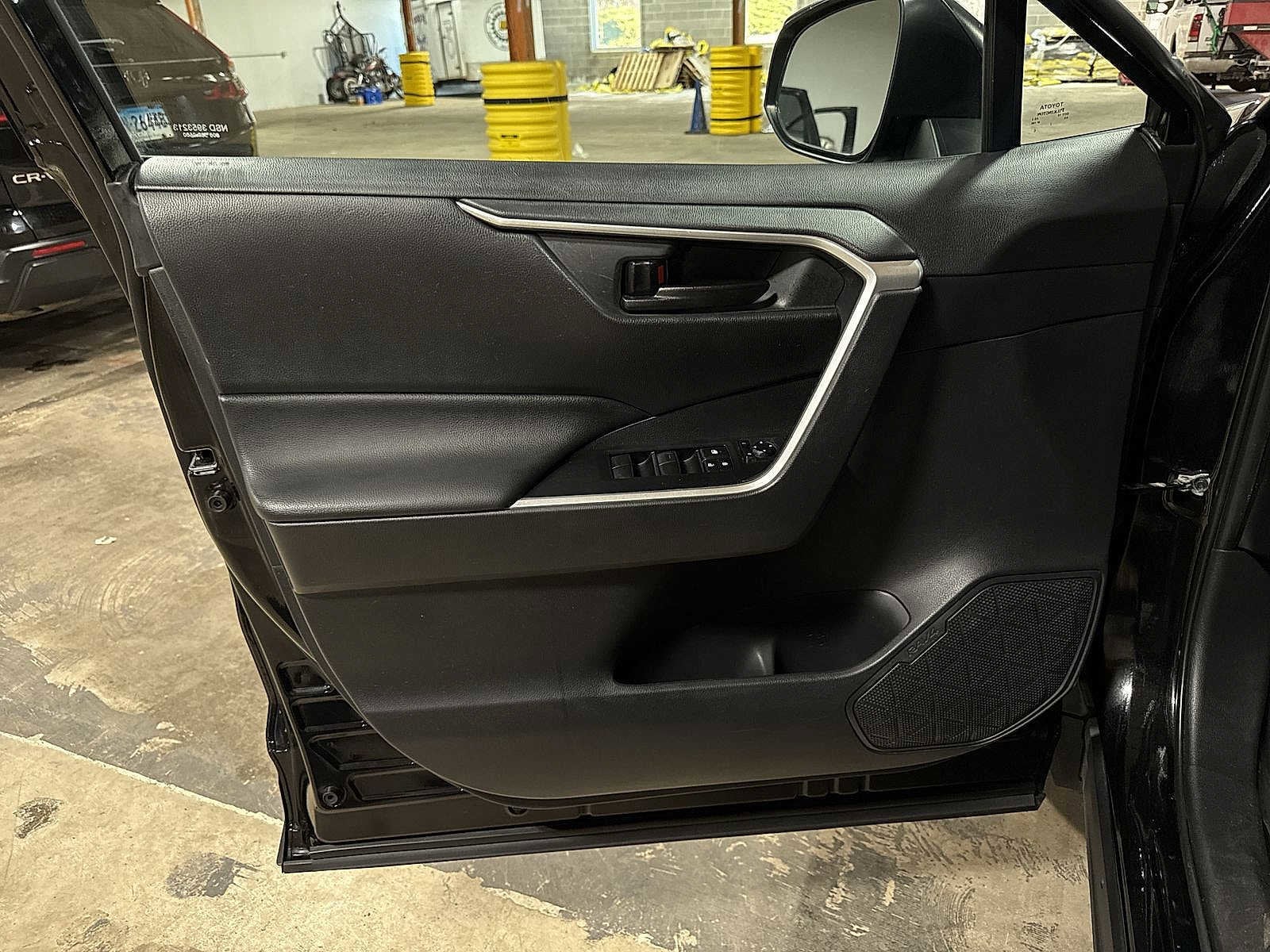 Thumbnail: 2019 Toyota RAV4 - 28