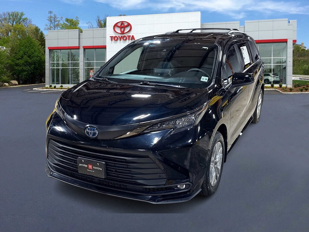 Certified 2022 Toyota Sienna XLE Woodland Edition Van Passenger Van