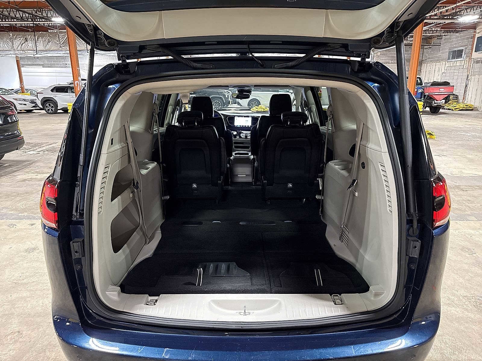 Thumbnail: 2023 Chrysler Pacifica - 11