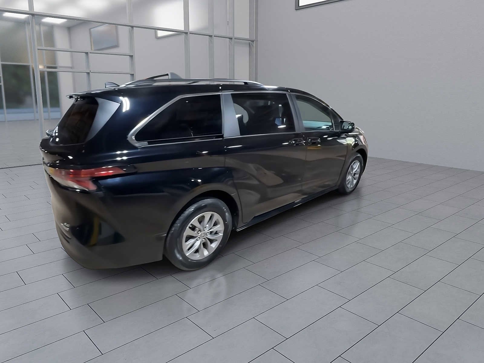 Thumbnail: 2022 Toyota Sienna - 8