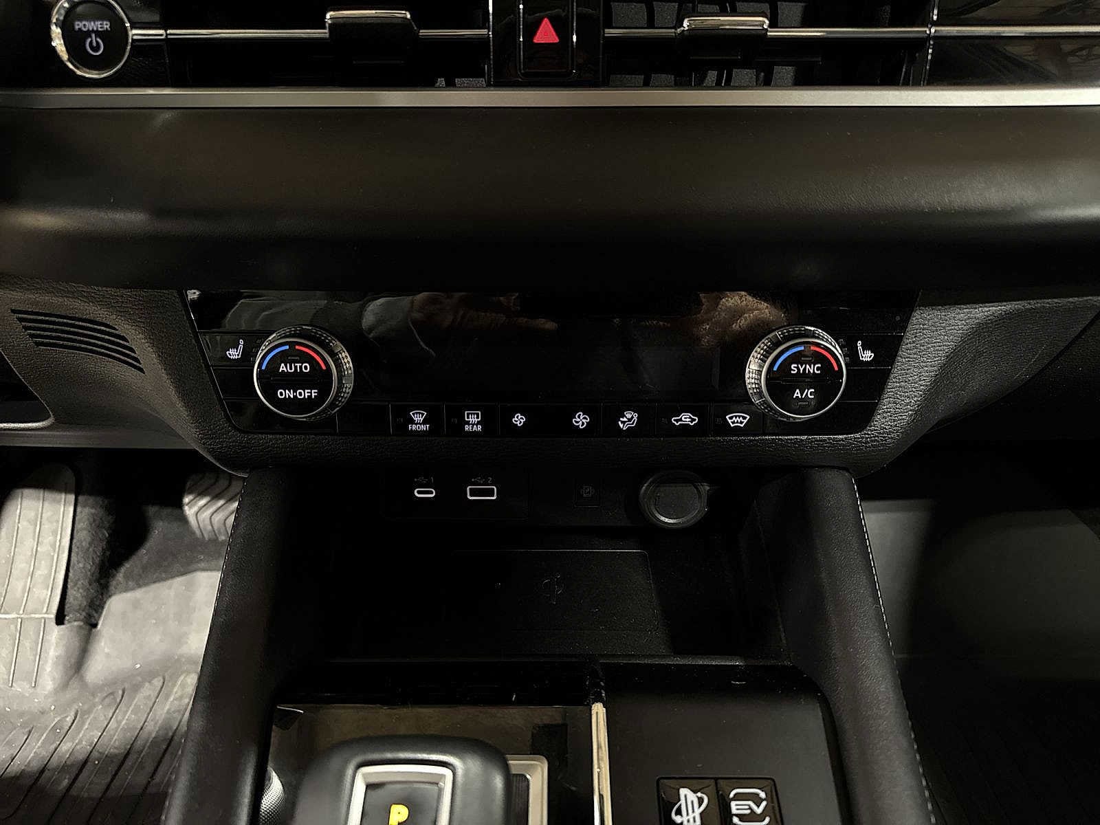 Thumbnail: 2024 Mitsubishi Outlander - 22