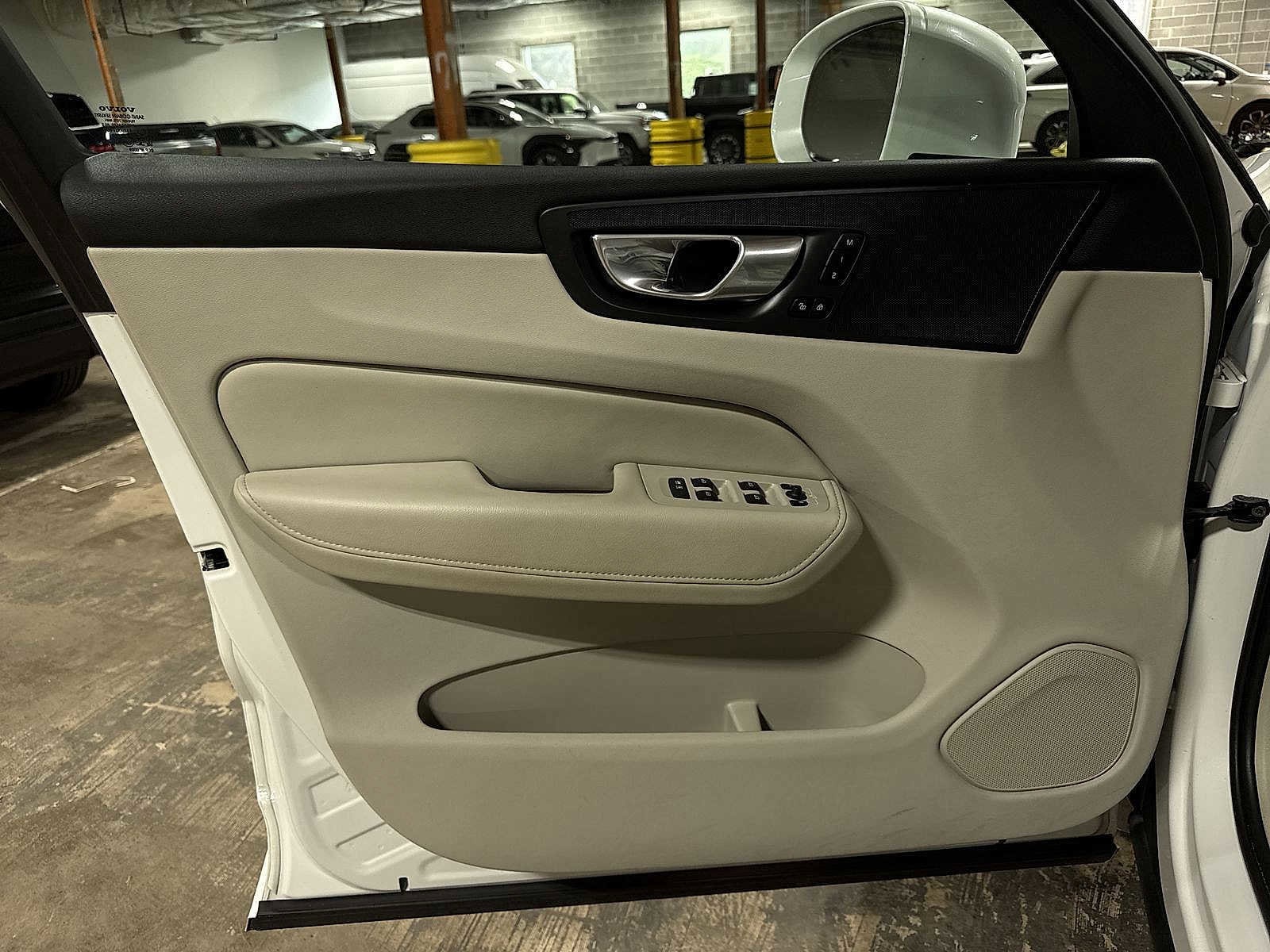 Thumbnail: 2023 Volvo XC60 - 31