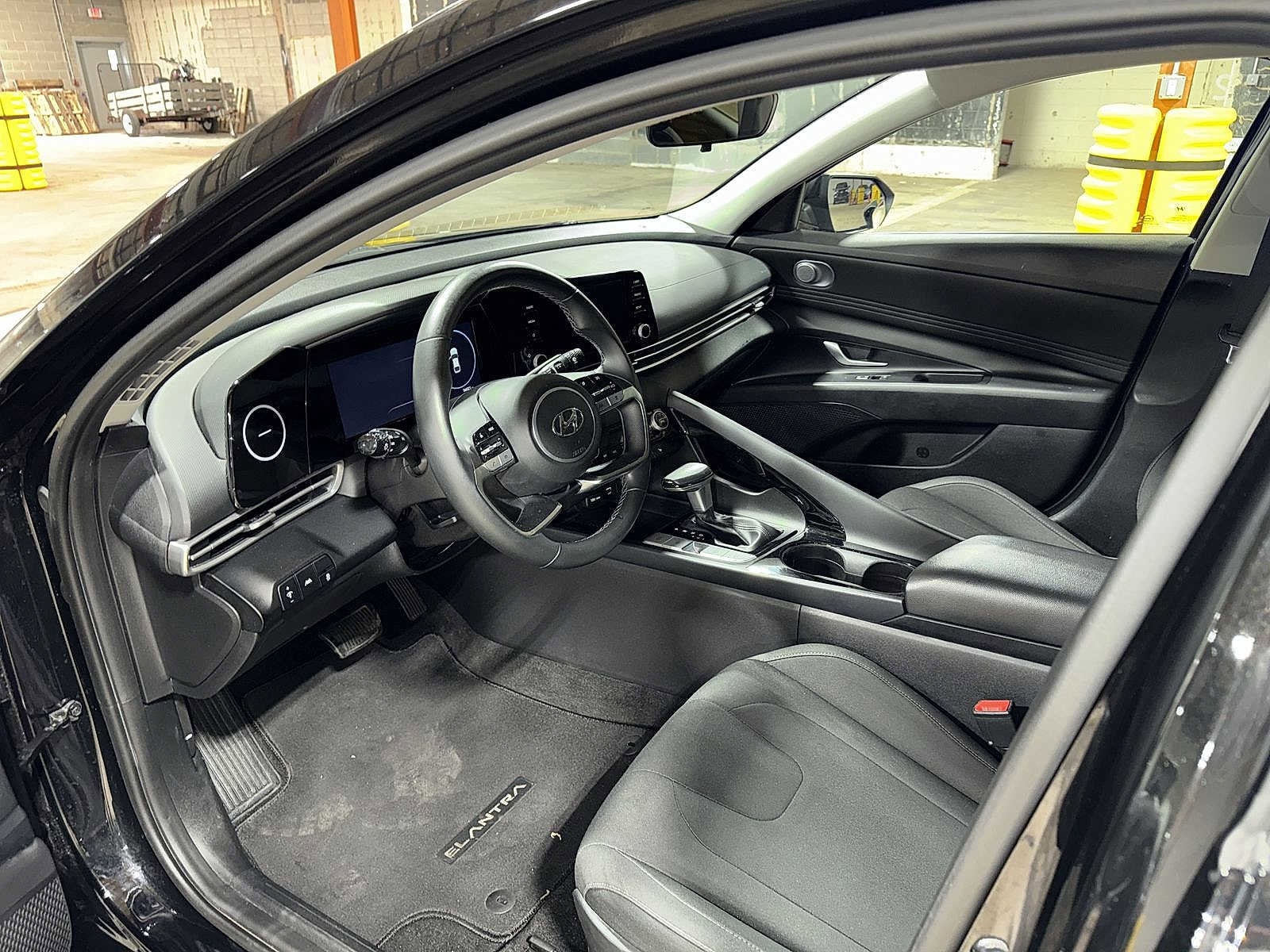 Thumbnail: 2022 Hyundai Elantra - 25