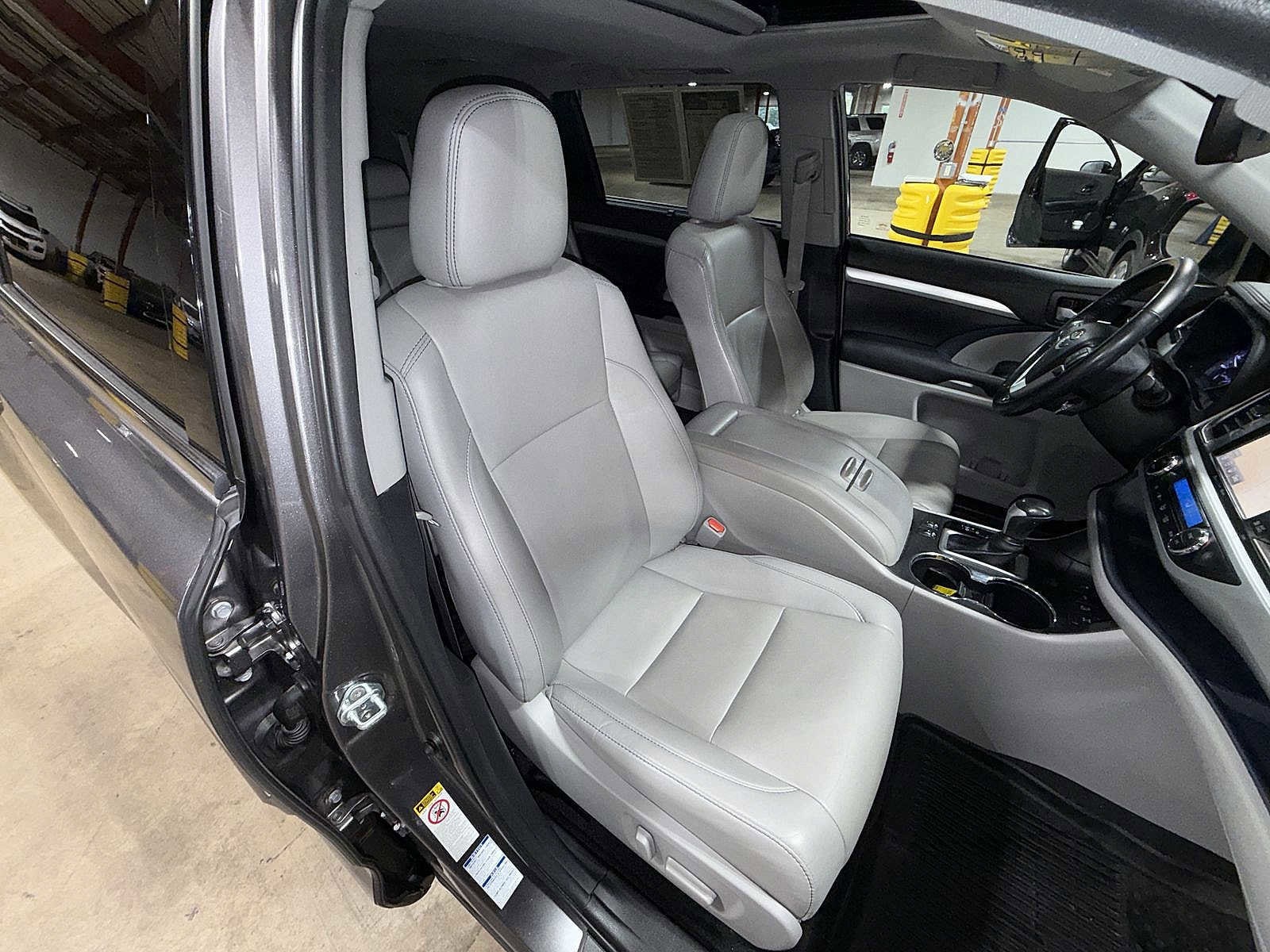 Thumbnail: 2019 Toyota Highlander - 16