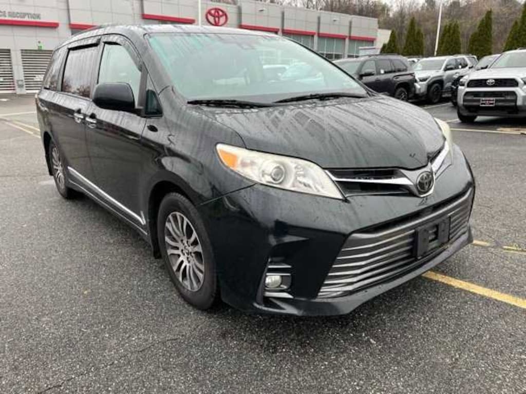 Used 2018 Toyota Sienna XLE 8 Passenger Van Passenger Van