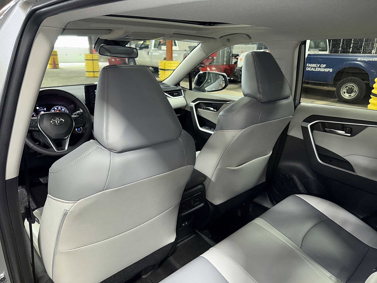 Thumbnail: 2022 Toyota RAV4 - 28