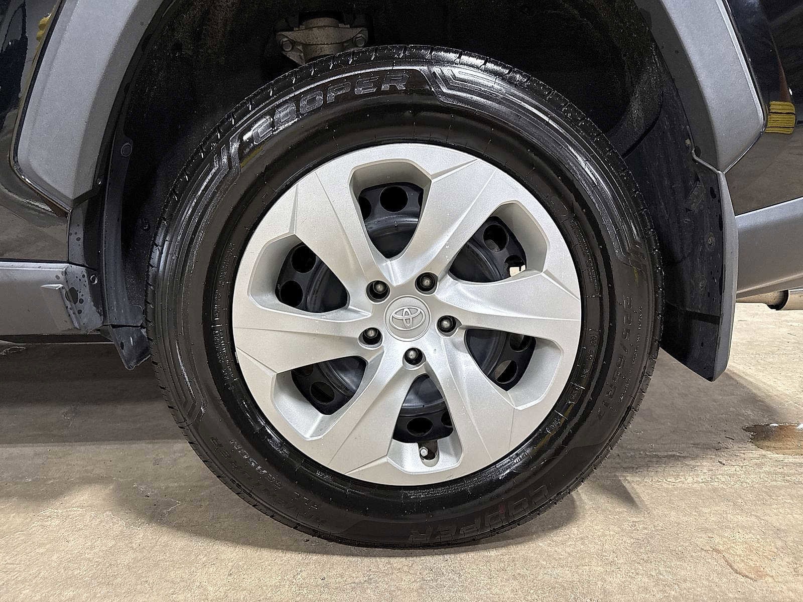 Thumbnail: 2019 Toyota RAV4 - 10