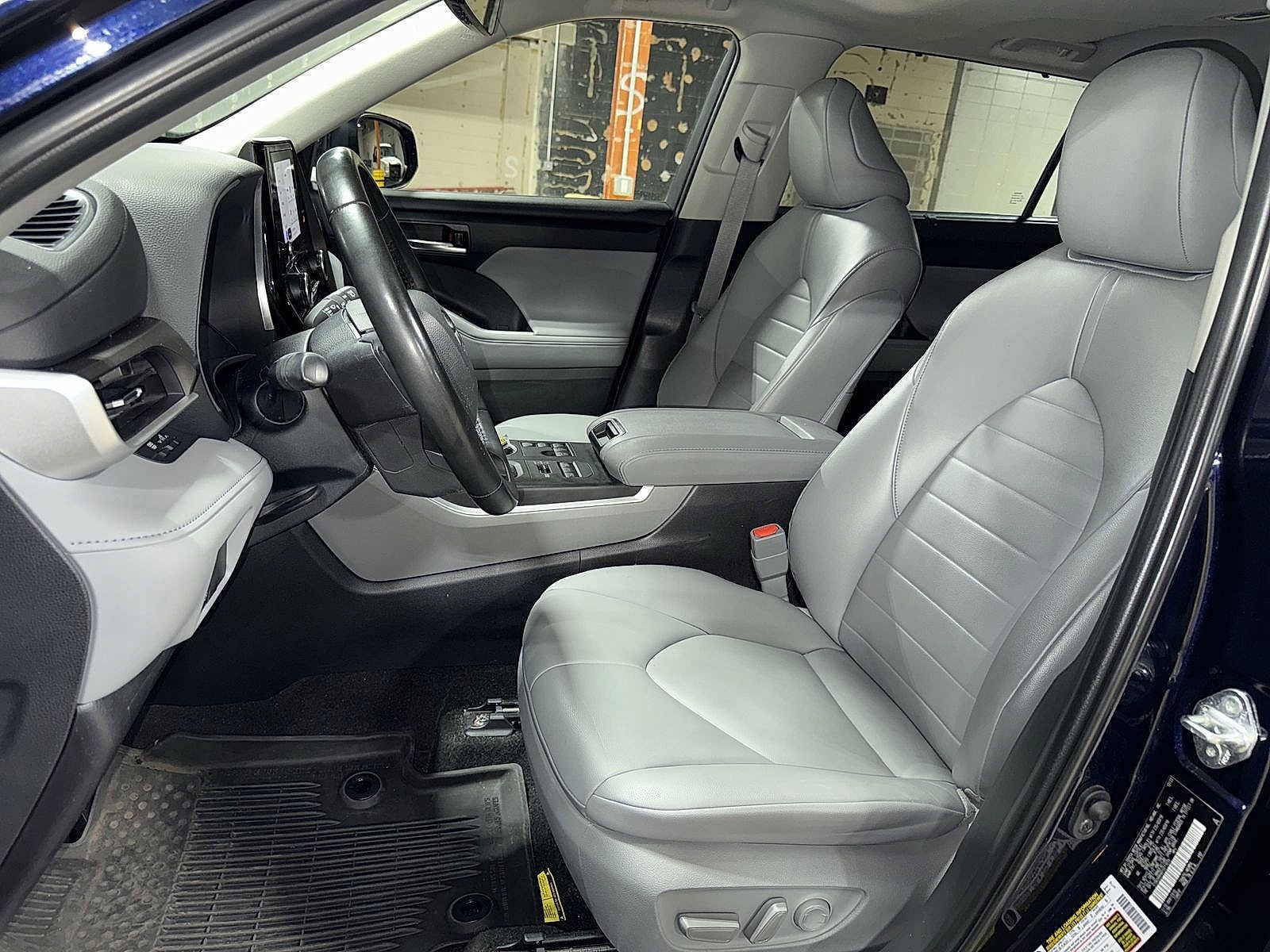 Thumbnail: 2023 Toyota Highlander - 15