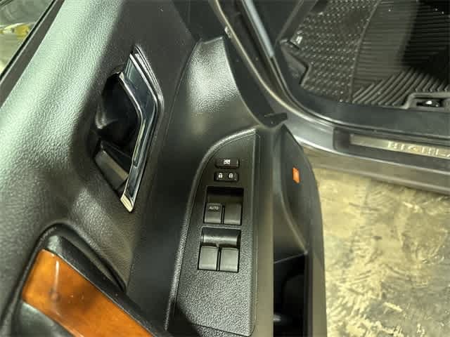 2012 Toyota Highlander Limited 22