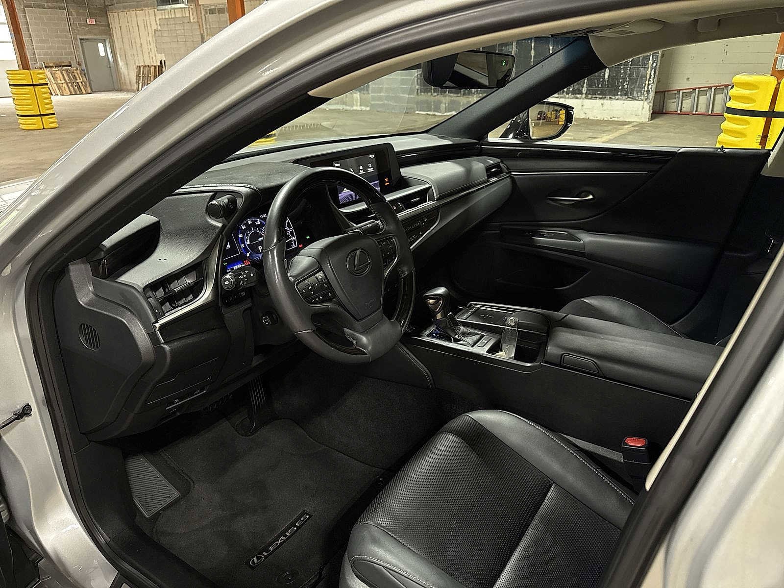 Thumbnail: 2019 Lexus ES - 28