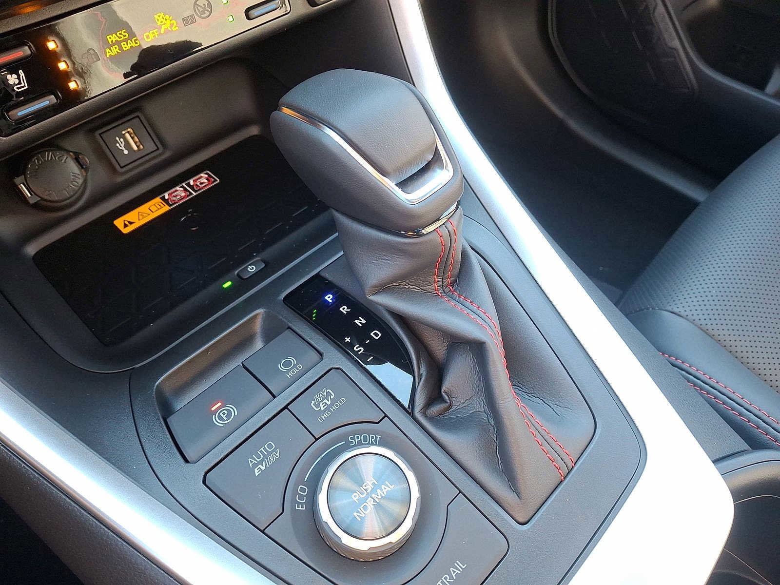 Thumbnail: 2025 Toyota RAV4 - 21