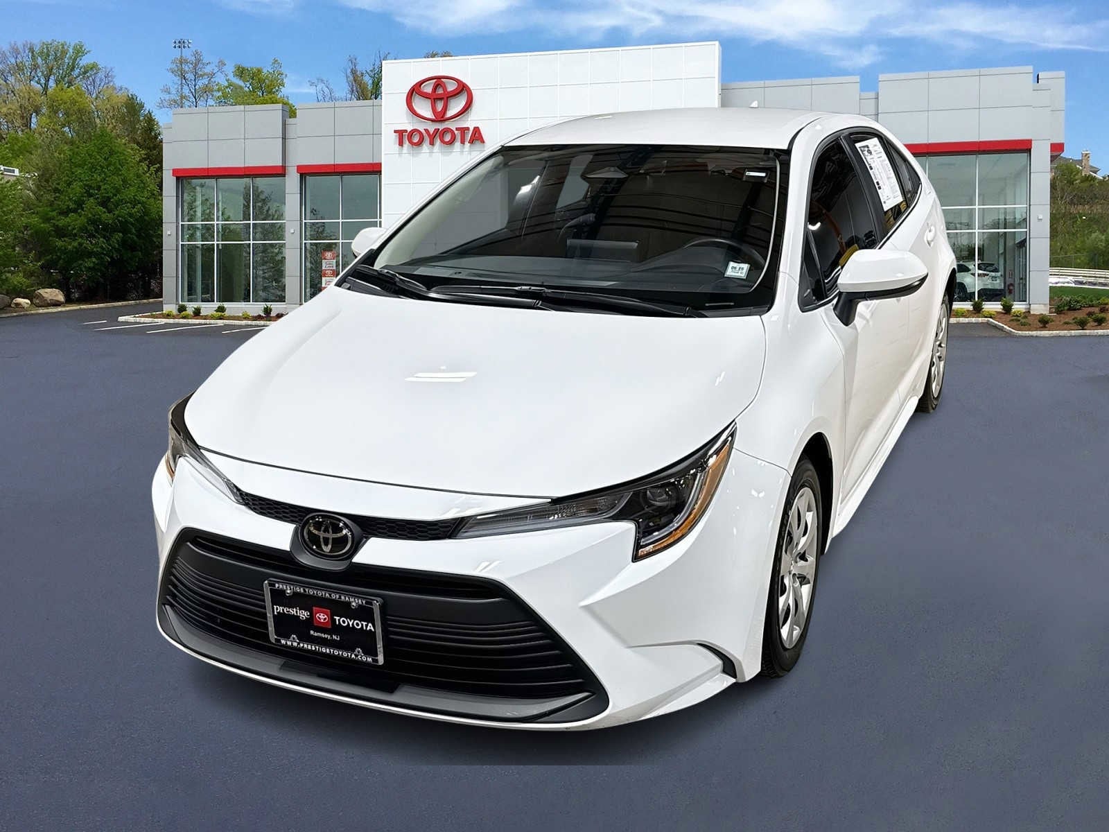 2025 Toyota Corolla LE's photo