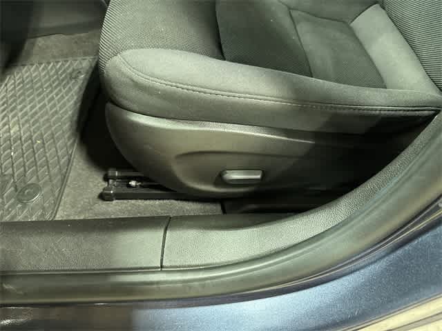 Thumbnail: 2014 Chevrolet Cruze - 23