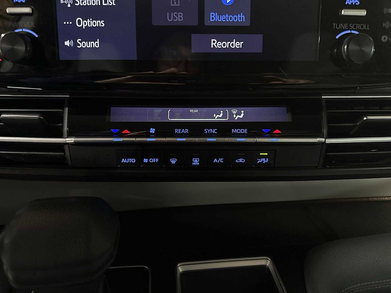 Thumbnail: 2021 Toyota Sienna - 22