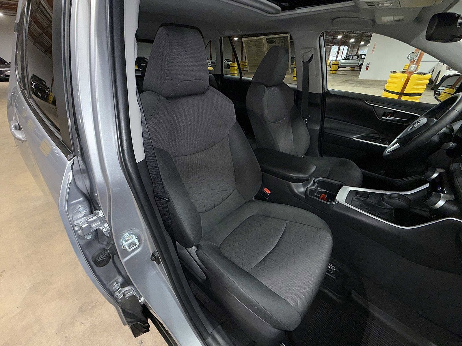 Thumbnail: 2023 Toyota RAV4 - 16