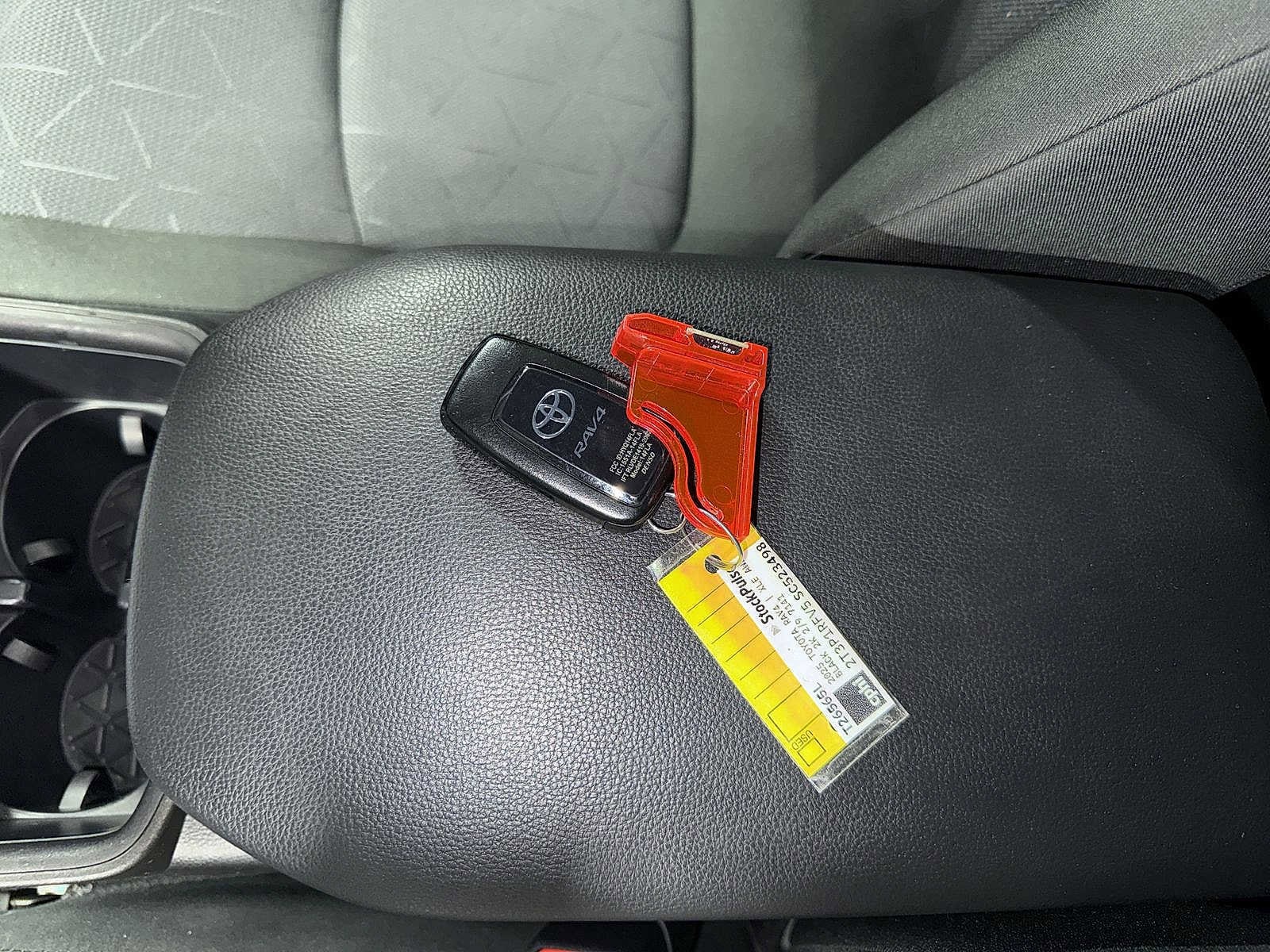 Thumbnail: 2025 Toyota RAV4 - 33