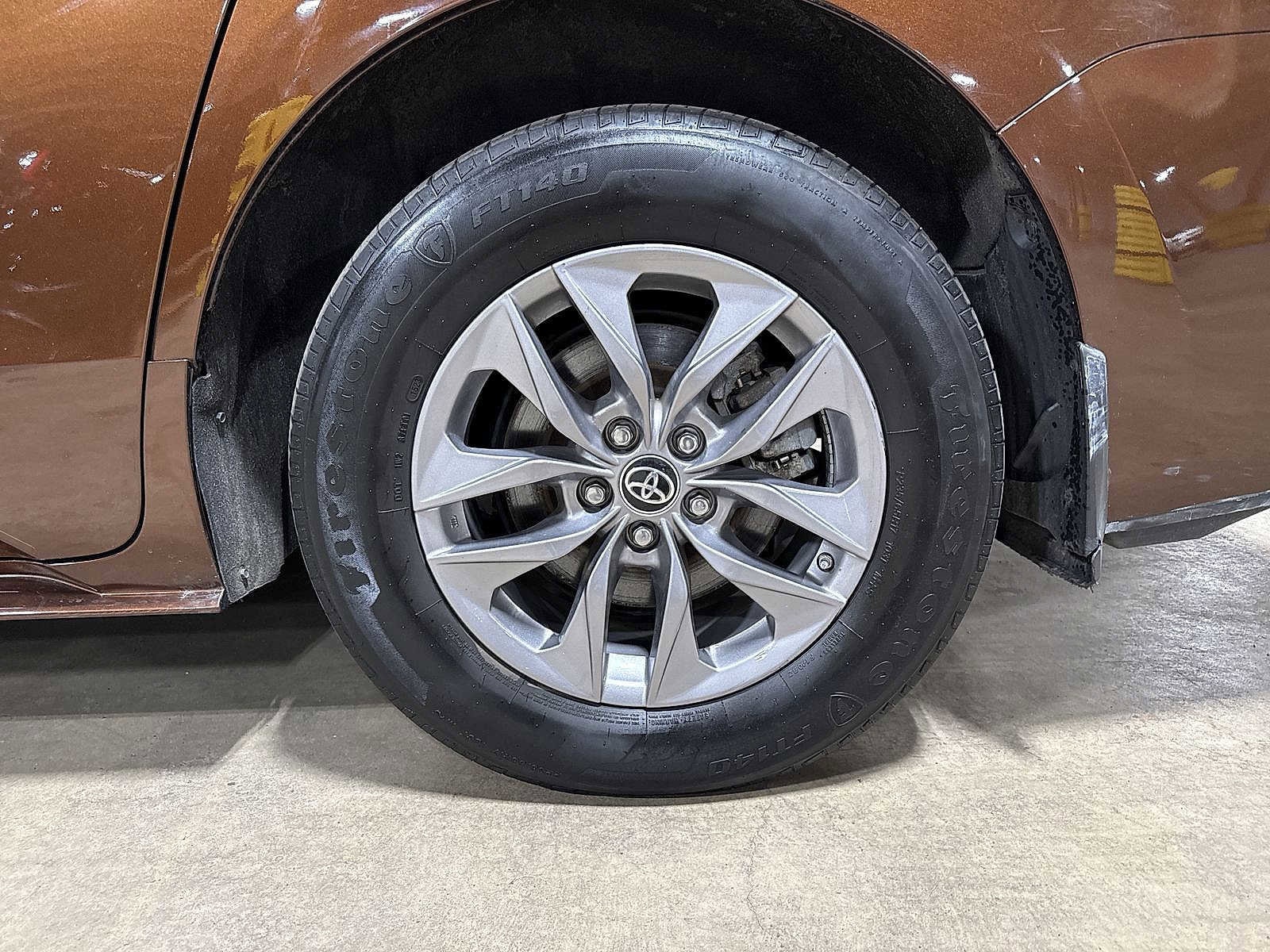 Thumbnail: 2023 Toyota Sienna - 10