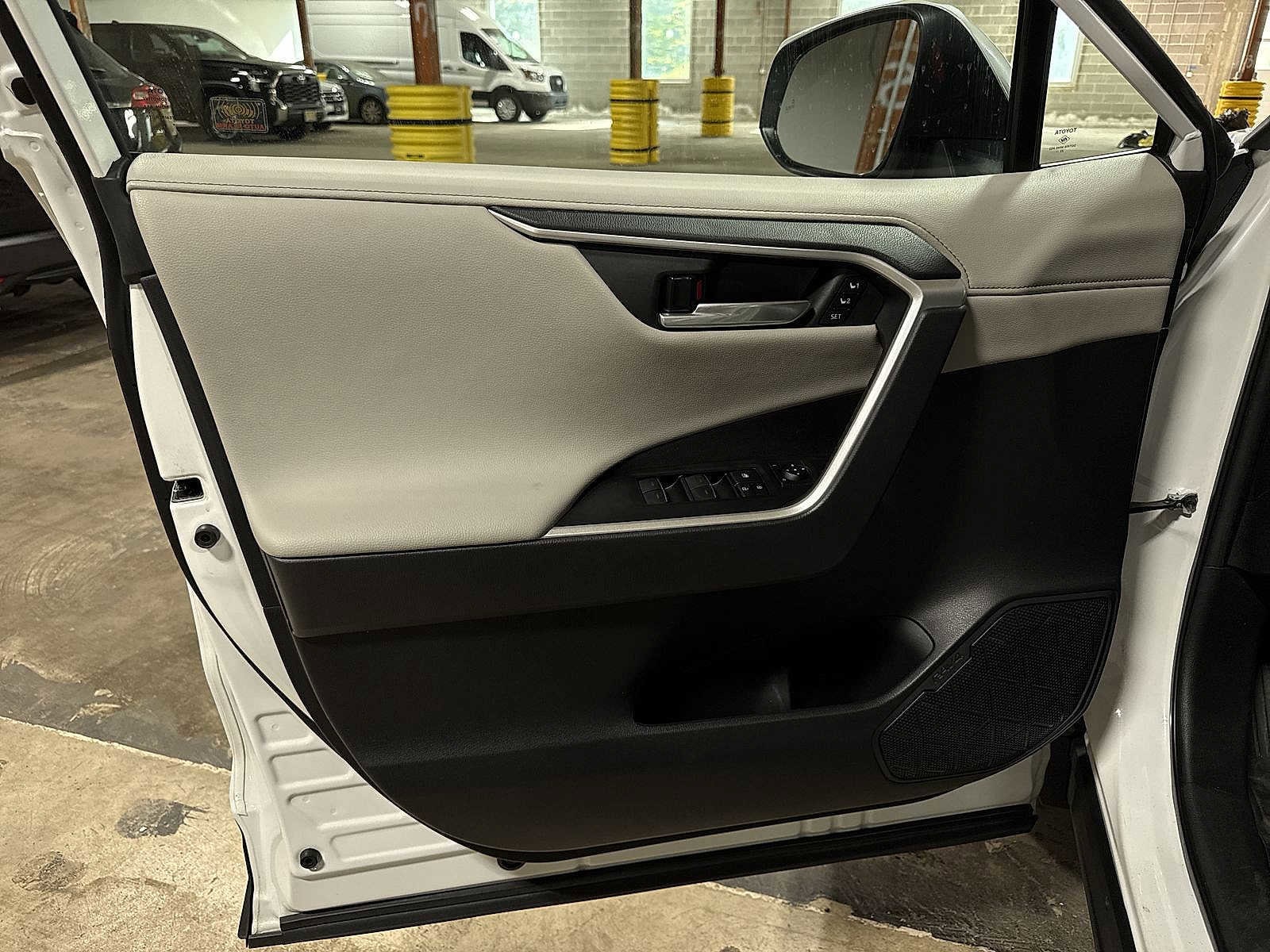 Thumbnail: 2023 Toyota RAV4 - 32