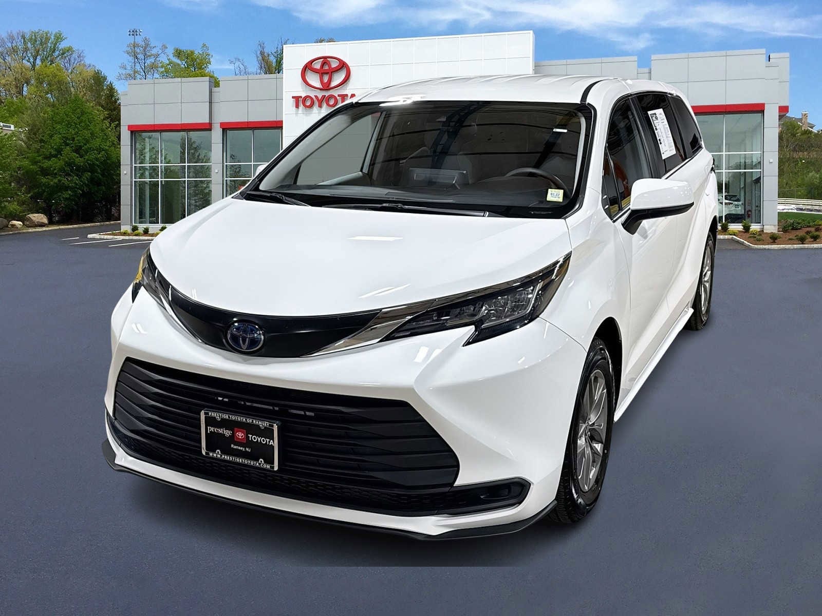 Thumbnail: 2022 Toyota Sienna - 1