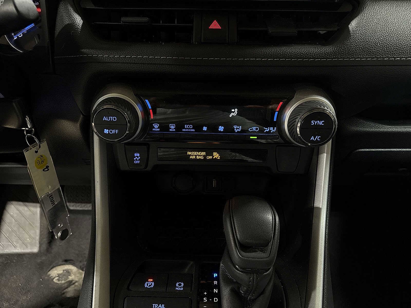 Thumbnail: 2022 Toyota RAV4 - 21