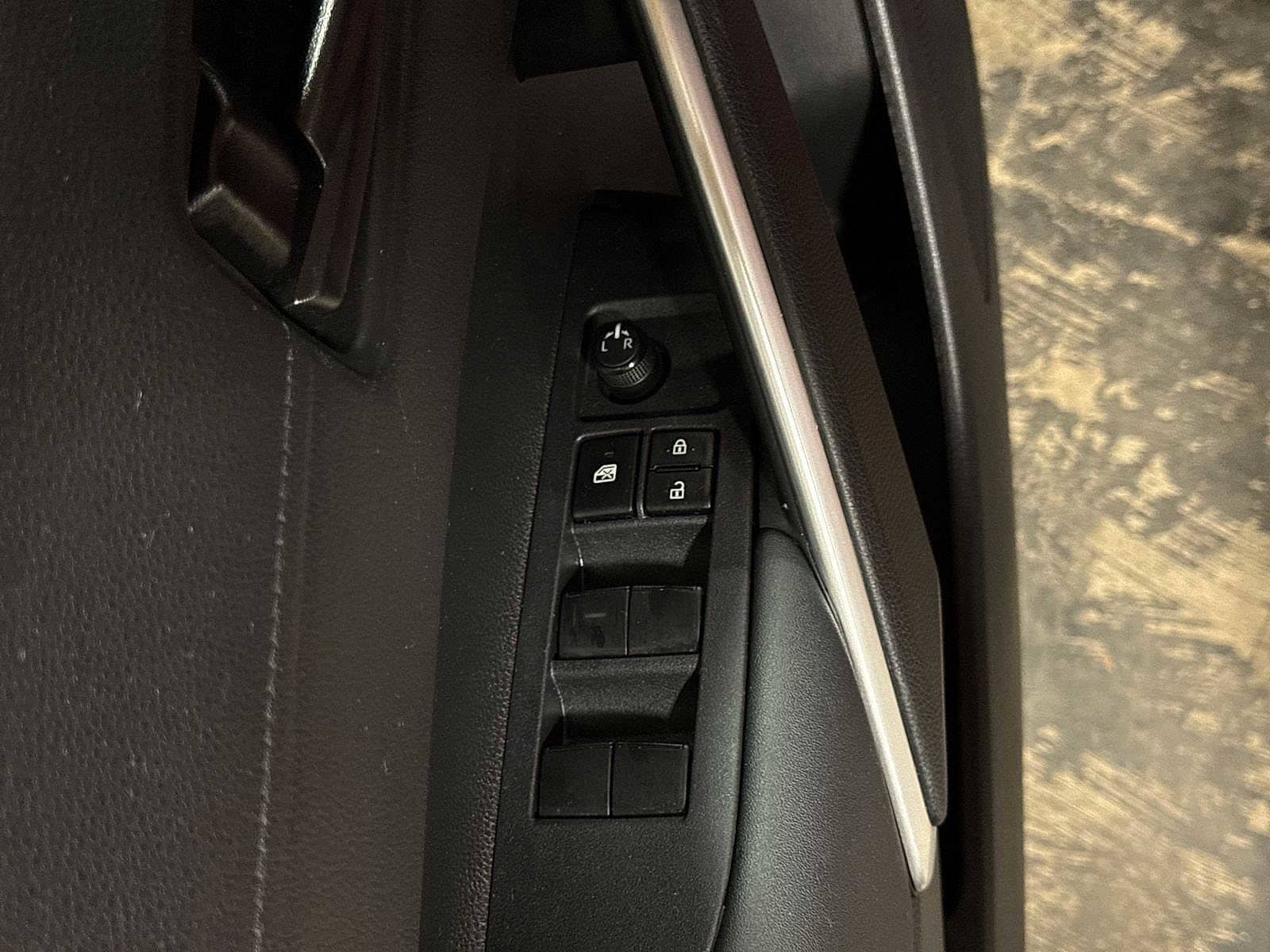 Thumbnail: 2023 Toyota Corolla Cross - 22