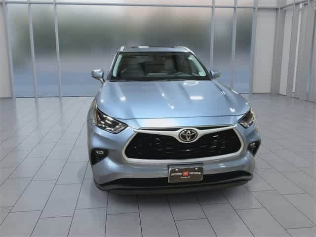 Thumbnail: 2023 Toyota Highlander - 3