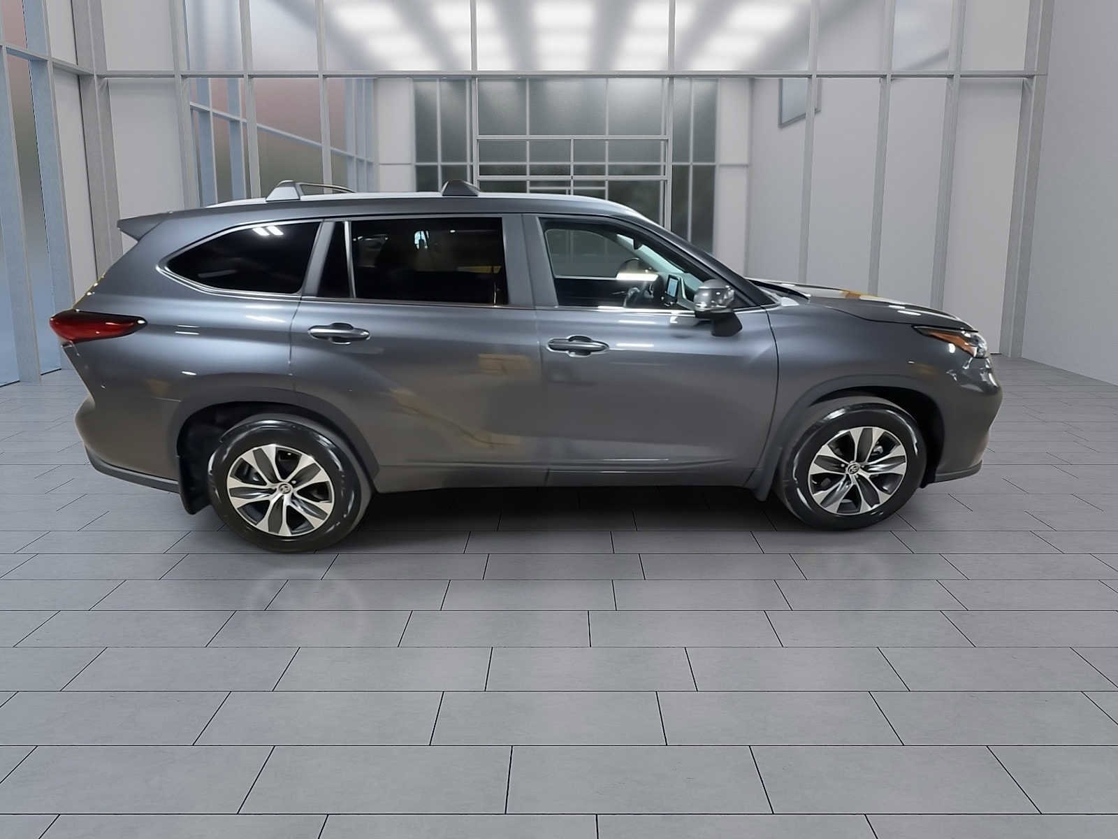 Thumbnail: 2023 Toyota Highlander - 9