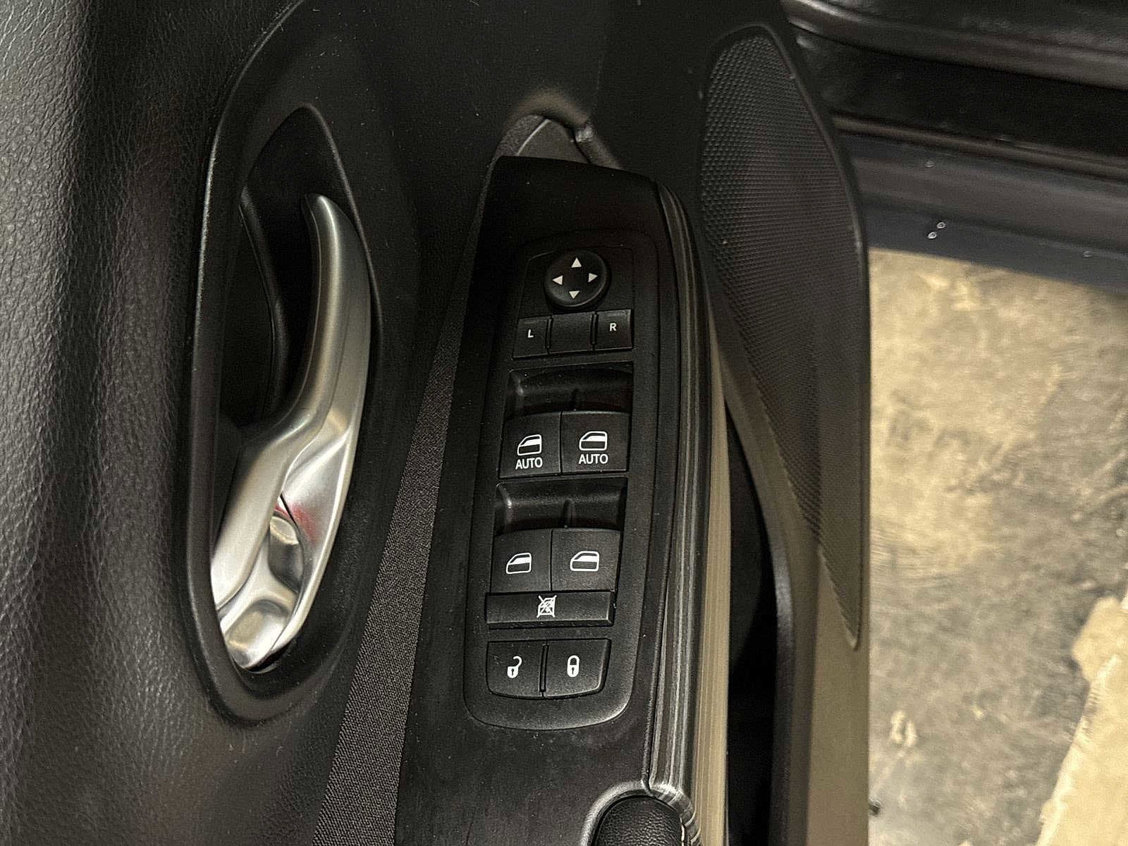 Thumbnail: 2015 Jeep Cherokee - 22