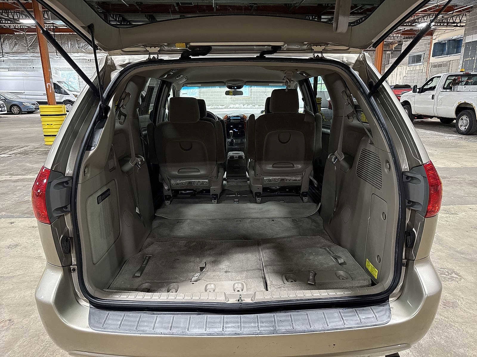 Thumbnail: 2007 Toyota Sienna - 11