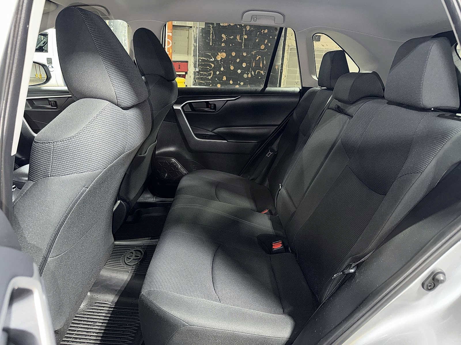 Thumbnail: 2019 Toyota RAV4 - 17