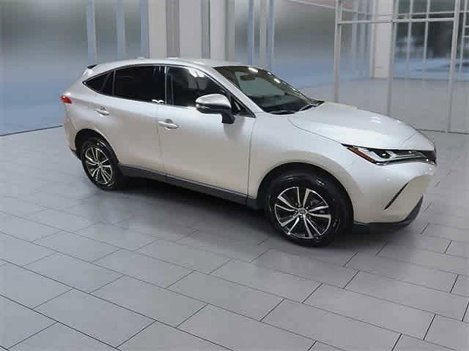 2023 Toyota Venza LE photo 2