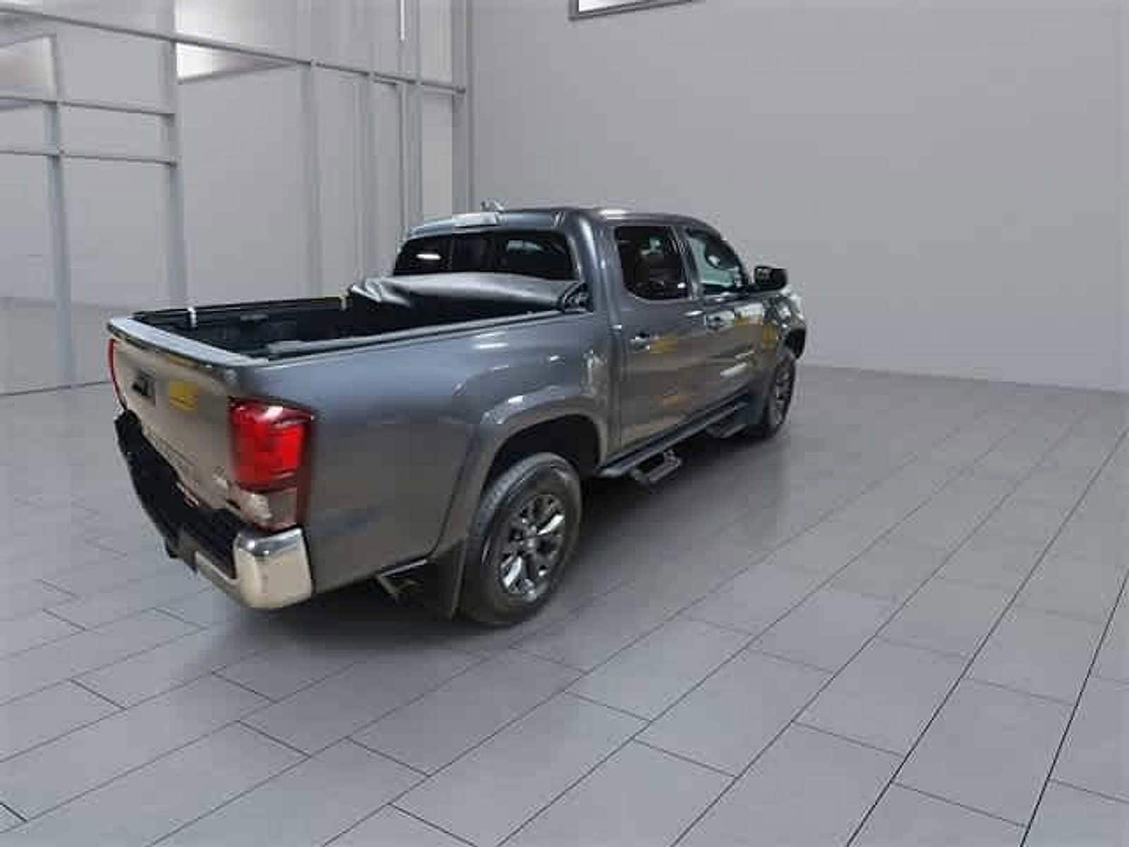 Thumbnail: 2022 Toyota Tacoma - 11