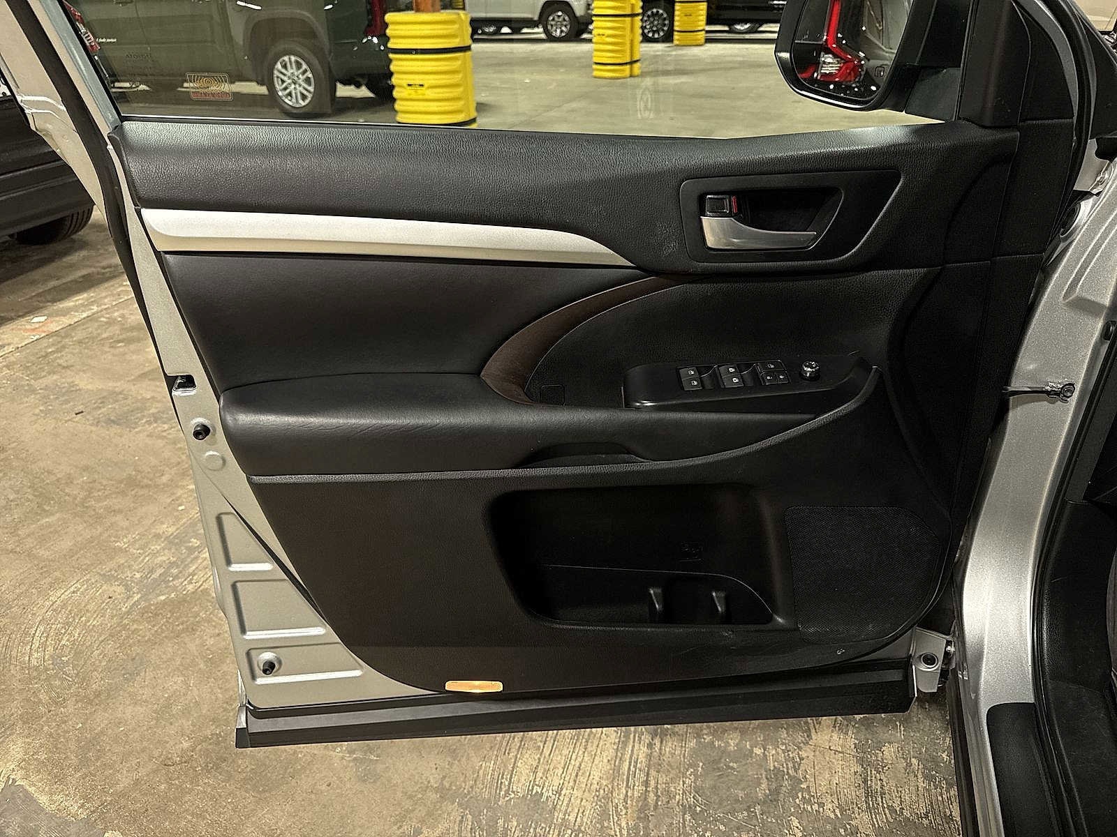 Thumbnail: 2018 Toyota Highlander - 31