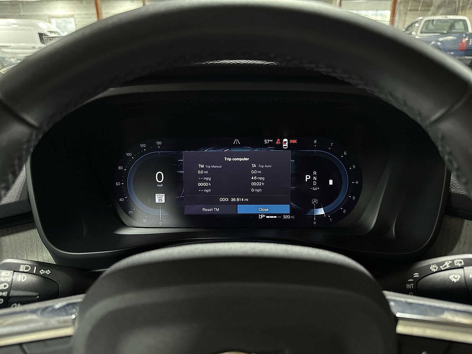 Thumbnail: 2023 Volvo XC40 - 34