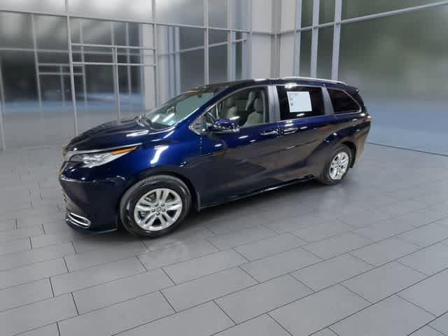Thumbnail: 2023 Toyota Sienna - 4