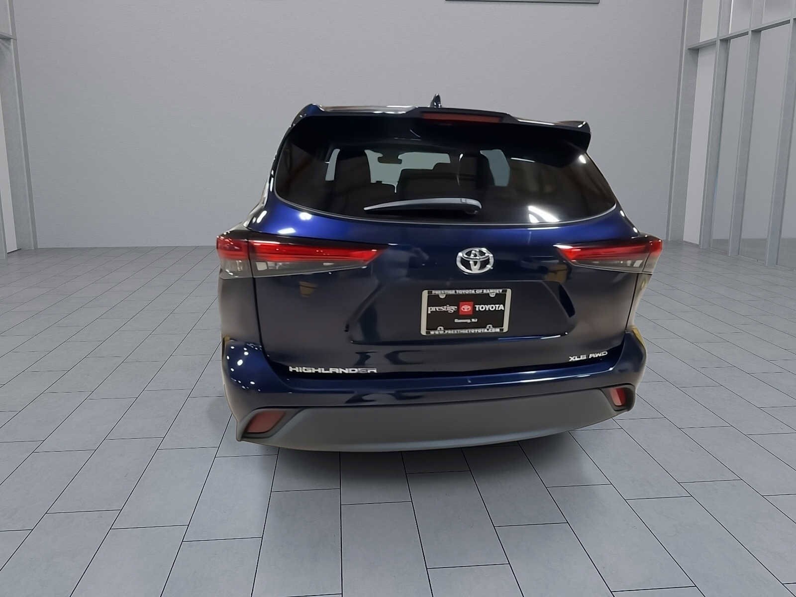 Thumbnail: 2023 Toyota Highlander - 7