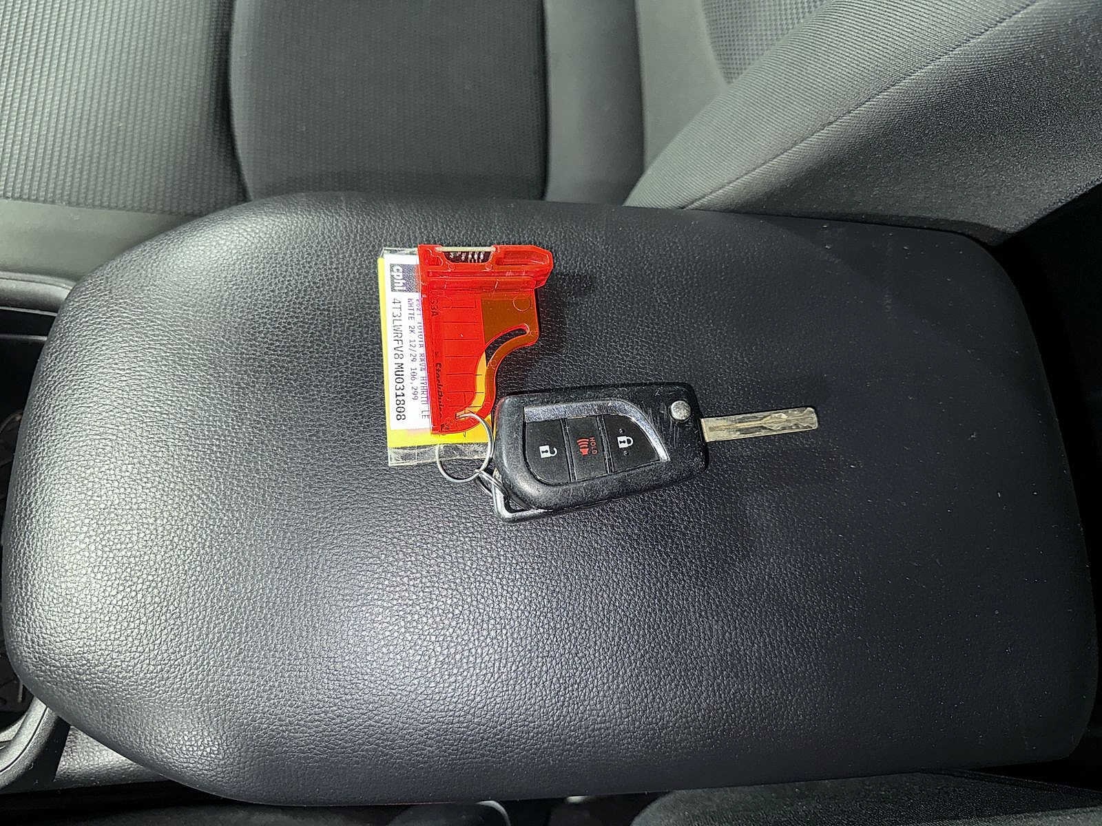 Thumbnail: 2021 Toyota RAV4 - 30