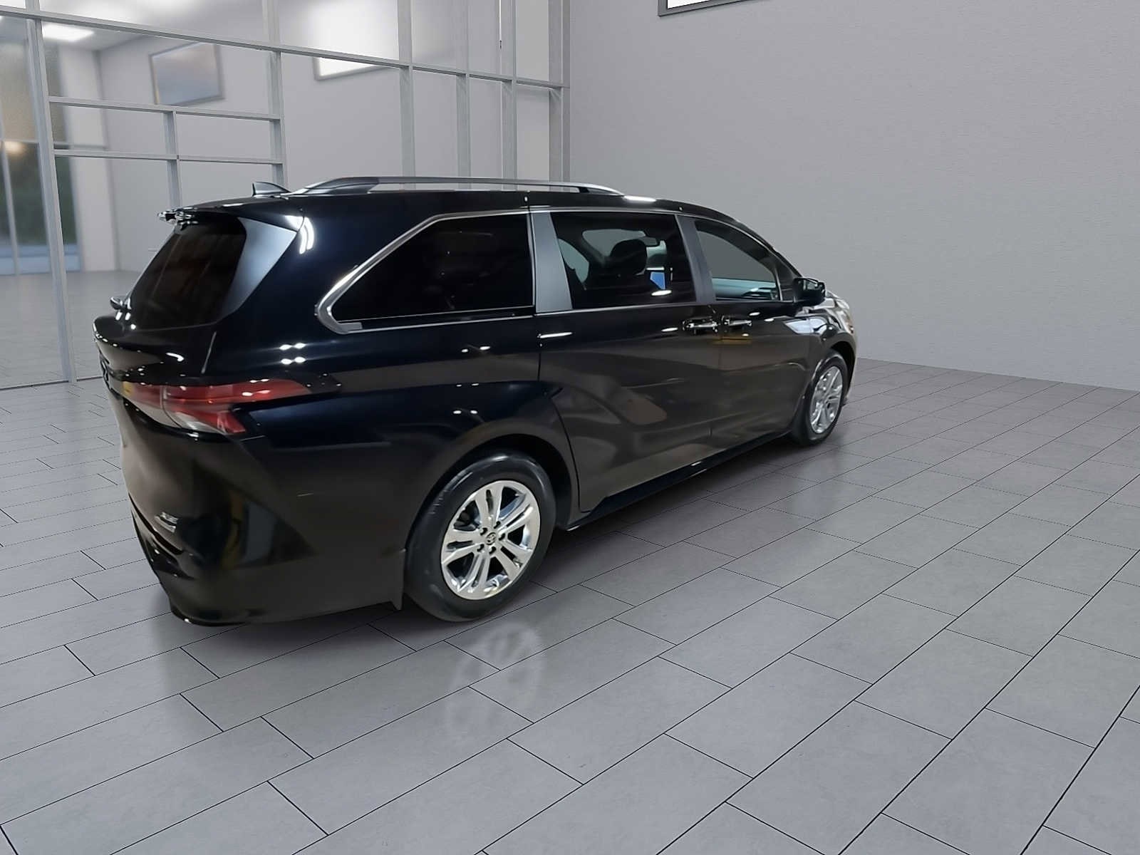 Thumbnail: 2023 Toyota Sienna - 8
