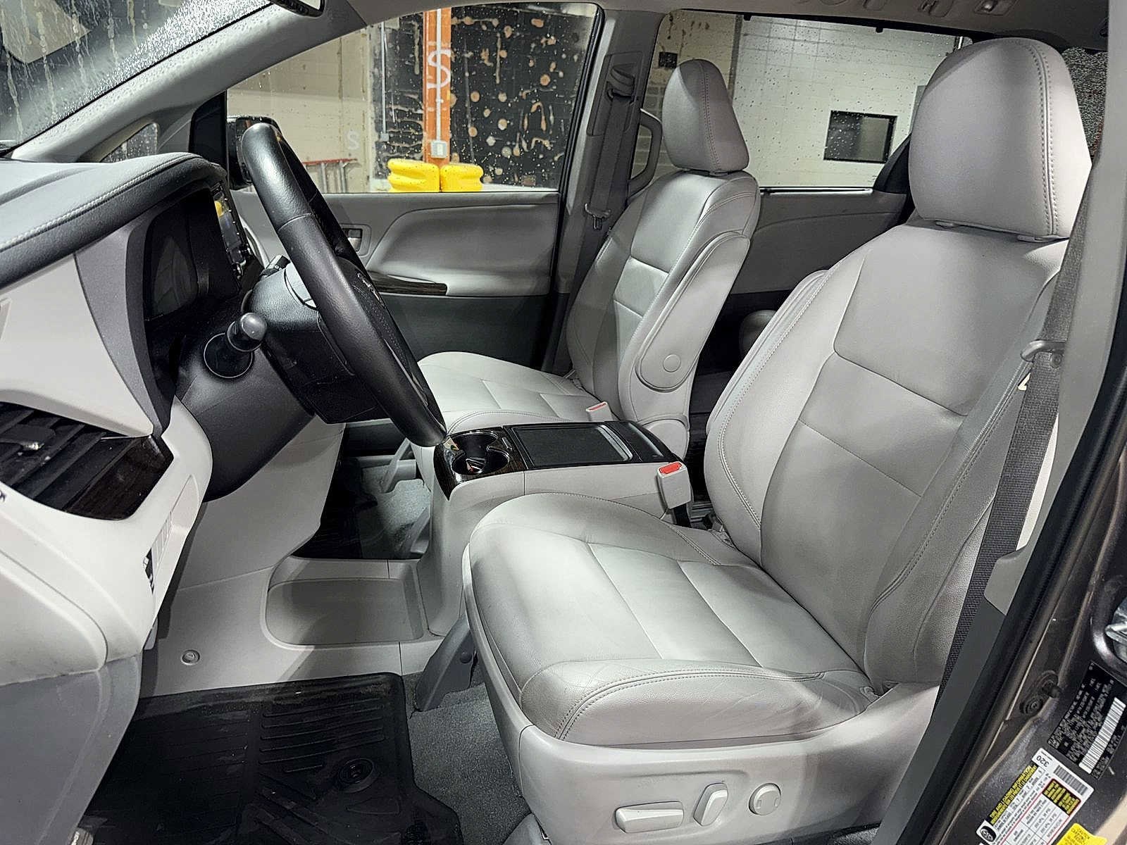 Thumbnail: 2020 Toyota Sienna - 14