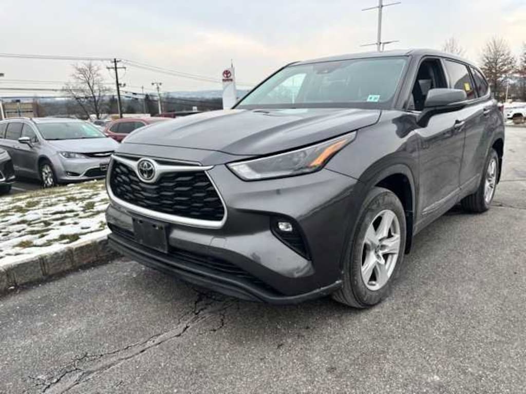 Used 2022 Toyota Highlander LE SUV