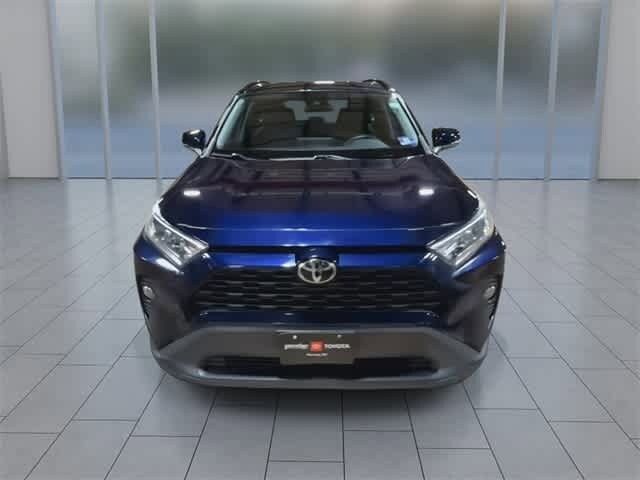 2020 Toyota RAV4 XLE photo 3