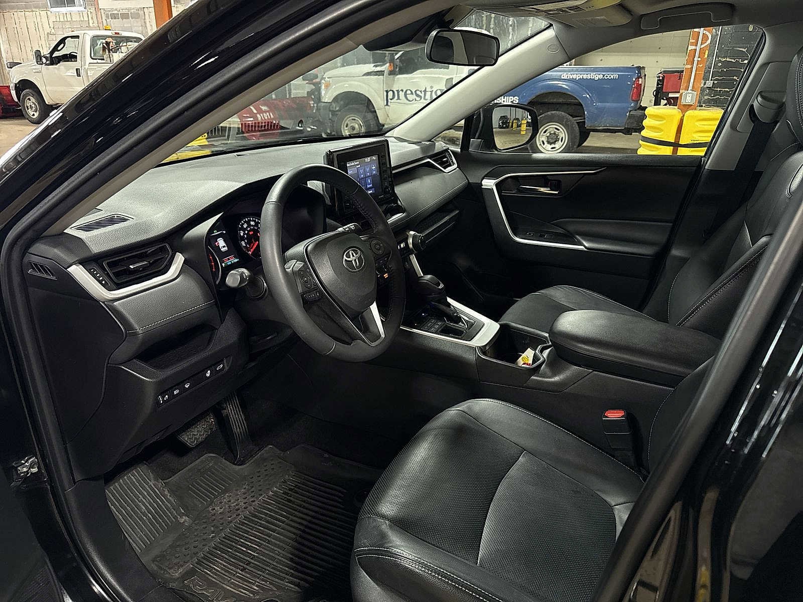 Thumbnail: 2022 Toyota RAV4 - 29