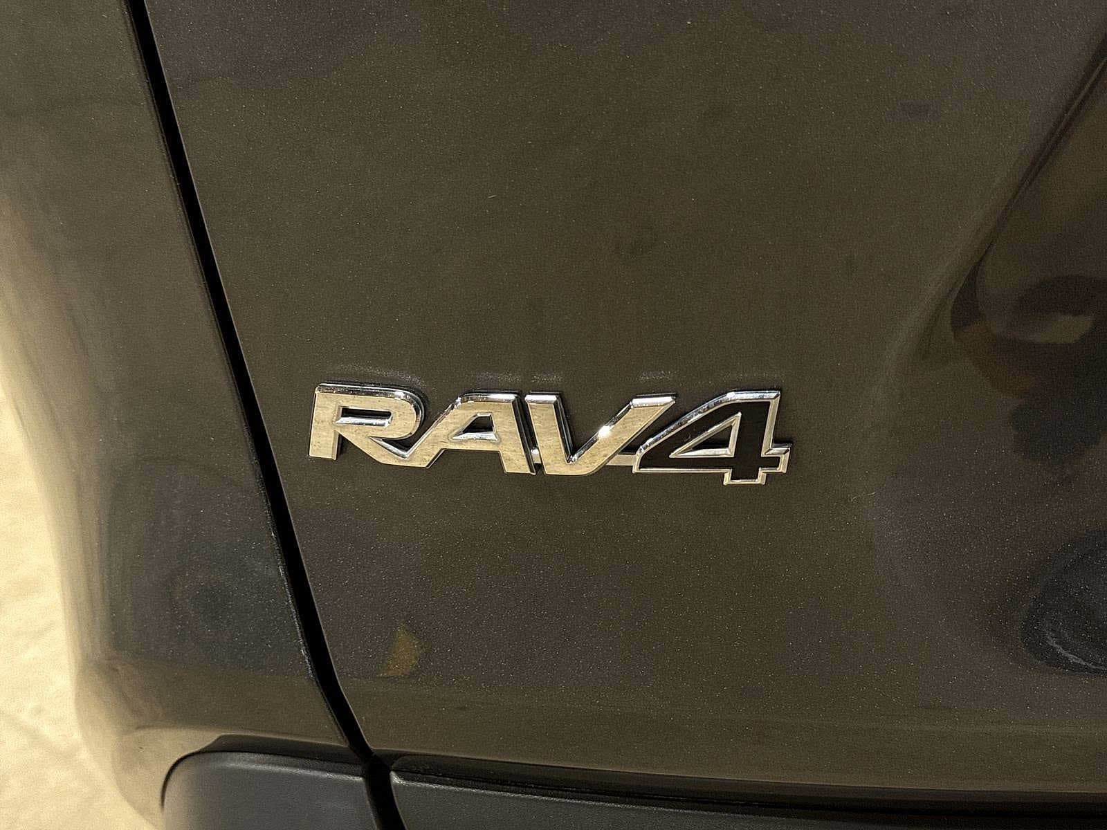 Thumbnail: 2022 Toyota RAV4 - 23