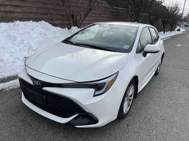 2023 Toyota Corolla Hatchback SE's photo