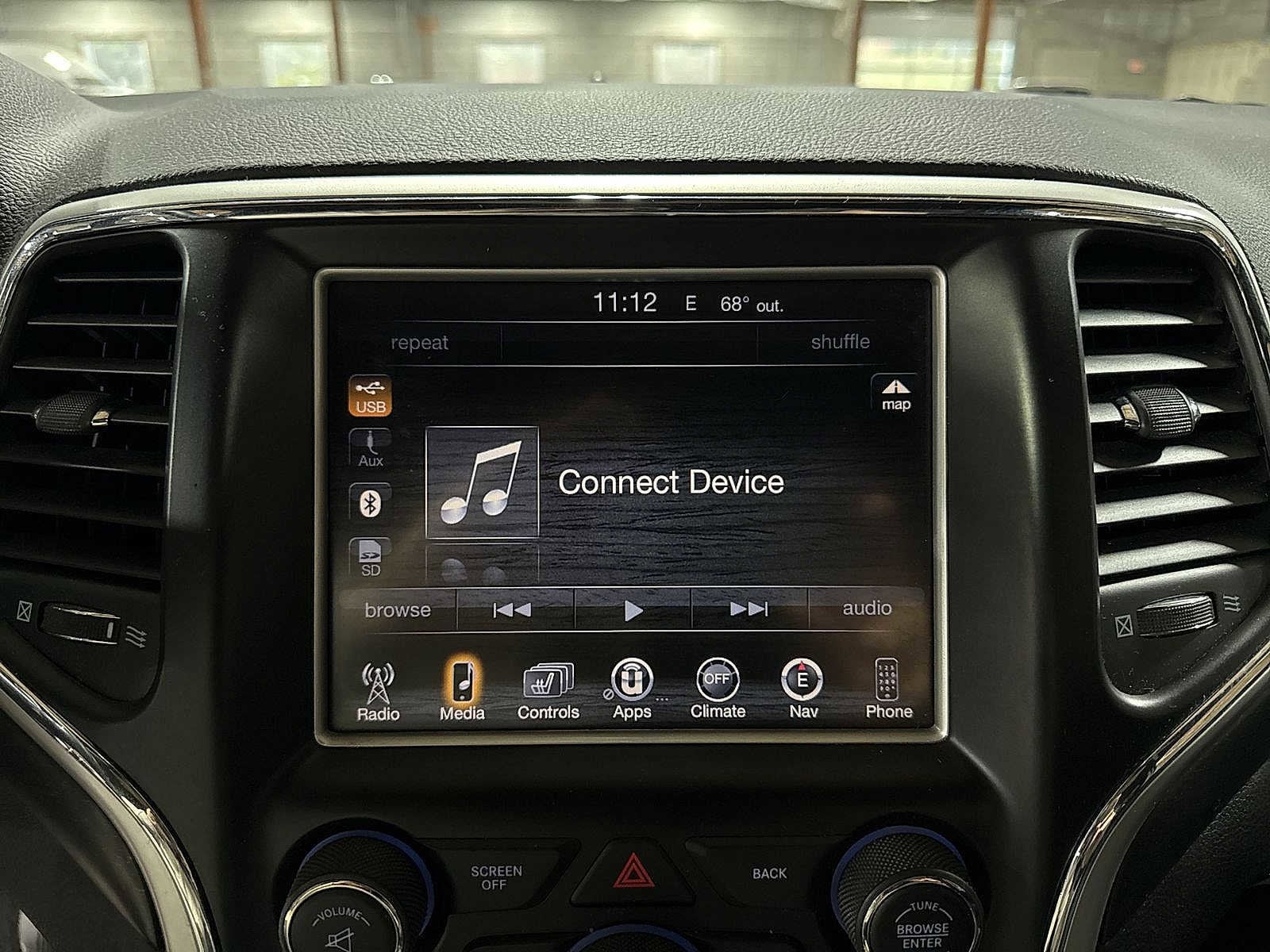 Thumbnail: 2015 Jeep Grand Cherokee - 21