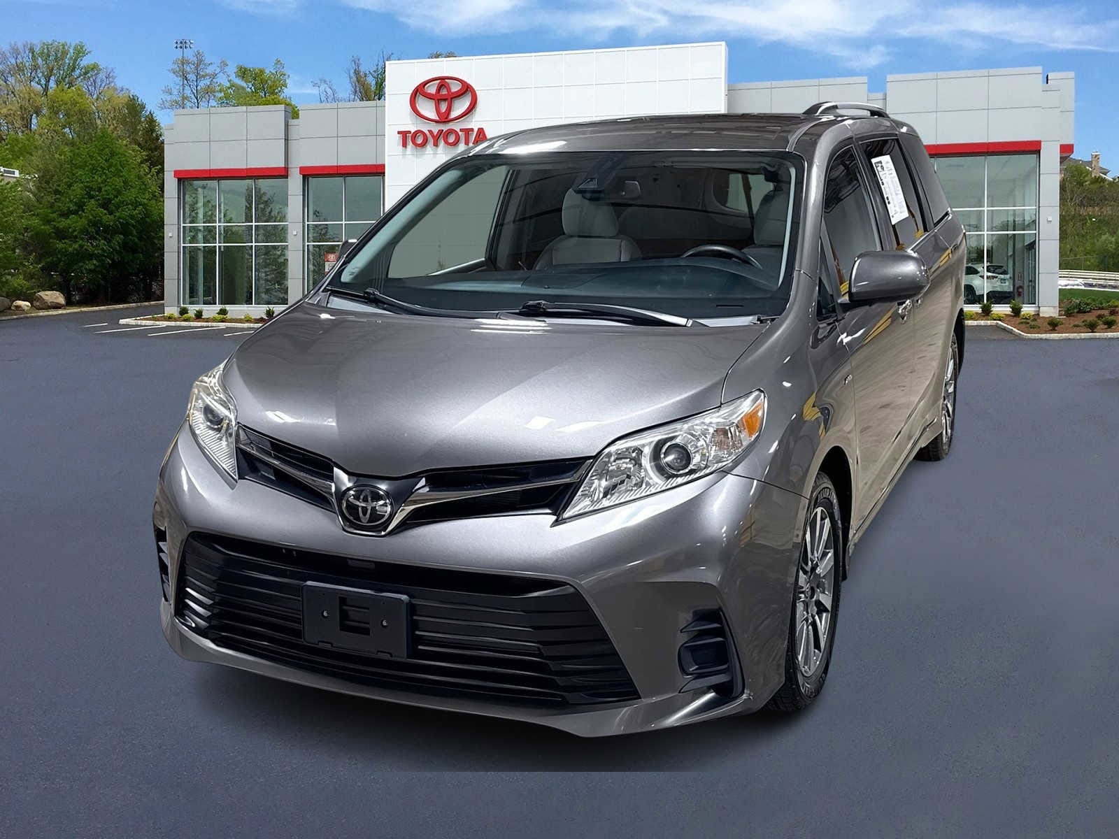 Thumbnail: 2020 Toyota Sienna - 1